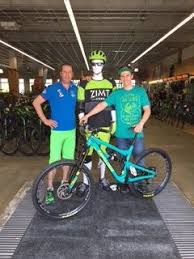 Radwelt Pforzheim Unsere Neue Schaufensterdeko Zimtstern Und Santa Cruz Cooles Bike Tolle Klamotten Facebook