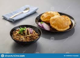 Chana or chole is the hindi name for chickpeas. Chole Bhature Diente In Einer Gruppe Stockbild Bild Von Handgemacht Gebraten 174309163