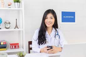 Lebih dari 20rb dokter umum, spesialis dokter yang bertugas di alodokter telah tersertifikasi sehingga dijamin tepercaya. Pqy0gyamz49flm