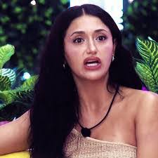 Leah Tapp's Instagram, Twitter & Facebook