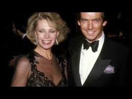 Read on to know keely shaye's extraordinary weight loss story and how you too can win the battle against the stubborn fat. How Keely Shaye Smith Second Wife Of Pierce Brosnan Lost Over 100 Pounds Its Charming Time