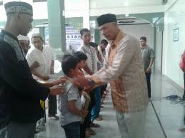 Pengurus, panitia, dan donatur yayasan pemuda madani indonesia. Panitia Maulid Di Meunasah Kulah Batee Santuni Ratusan Anak Yatim Kabar Bireuen