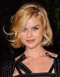 Alice Eve Short Wavy Hairstyles Popular Haircuts Short Wavy Hair Curly Bob Hairstyles Medium Curly Hair Styles