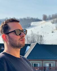 Quem tem um bichinho pra amar não quer guerra com ninguém!🥰❤️🐶. . .  #doglovers #pet #petsofinstagram