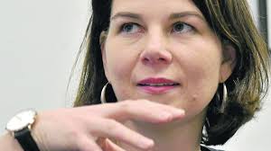 Ich möchte heute hier mit meiner kandidatur ein angebot machen für die gesamte gesellschaft. Die Neue Grunen Chefin Annalena Baerbock Uber Ihre Ziele Und Vorstellungen Politik