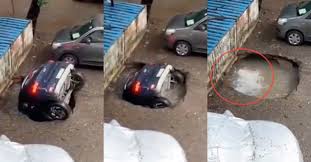 Check spelling or type a new query. Video Detik Kereta Ditelan Lubang Sampai Lesap Air Berkelocak Seakan Tenggelam Lebih Dalam