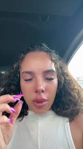 Kendra Carswell's Instagram, Twitter & Facebook