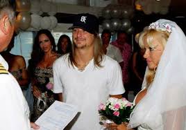 Памела андерсон вышла замуж за своего телохранителя дэна хейхерста. Pin On Famous Weddings