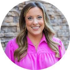 Courtney Mcelveen's Instagram, Twitter & Facebook