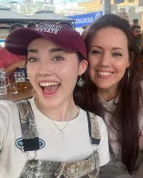 She's the blueprint for balance and the foundation of her crew. 🛠️💐 From  managing site plans to bedtime routines, these HITT moms truly nail it.  We're proud to support all working parents