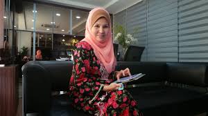 Kini anak kedua pengasas sendayu tinggi kini bergelar seorang jutawan yang merupakan pengasas d'herbs terlajak laris. Umur Pengasas Sendayu Tinggi