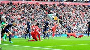 Following the security breach at old trafford, the manchester united v liverpool game has been postponed. Liverpool 1 0 Man Utd Bbc Sport