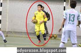 Terdapat salah satu peraturan penting yang juga akan mempengaruhi metode penjaga gawang dalam futsal. Larangan Atau Hal Yang Tidak Boleh Dilakukan Kiper Futsal Adya Razan