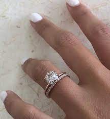 Super Great Deals For Halo Wedding Rings Haloweddingrings Round Diamond Engagement Rings Diamond Engagement Rings Unique Engagement Rings