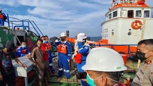 7)mmg ada kes curi petrol kereta.sedut keluar minyak kereta.sekarng kan minyak mahal.tapi kebanyakan guna pakai sendiri.bukan bermotif ++. Meringkus Pencuri Bbm Berskala Tanker Nasional Koran Tempo Co