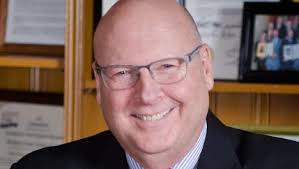 Manning stepping down from chamber