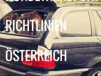 Diese Strafen Drohen Wenn Ihr Hund Im Fussraum Des Autos Mitfahrt Hundetransport Hund Auto Hunde