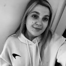 Emily Hibbert's Instagram, Twitter & Facebook