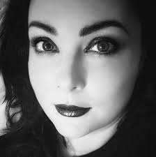 Oliver the fangiest boy wanted to show his sister wanda (dubby) some love  too 🧡