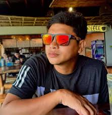 The pair of boxing gloves used by former Philippine National Police (PNP)  chief General Nicolas Torre in his supposed boxing match with acting Davao  City Mayor Sebastian “Baste” Duterte is being sold