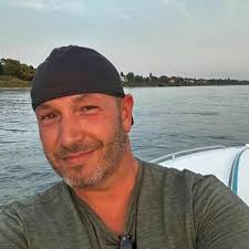 Dave Eggert (@daveggert)