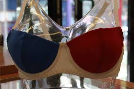 Cela est du au fait que les muscles de votre poitrine travaillent beaucoup plus pour lutter contre la gravité. Les Conseils De Michel Cymes Si On Ne Veut Plus Porter De Soutien Gorge