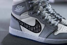 Most fake manufacturers, and most fake air jordan 1s, are often priced below retail and market value as a way to entice customers. Fake Vs Real Air Jordan 1 Dior High