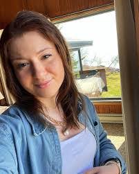 Sara Hazel's Instagram, Twitter & Facebook