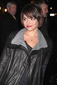 Instead i decided to cut my hair into a womans popular bob from the 20th century,. Norah Jones 20s Inspired Bob Modern Celebrity Takes On The Classic Bob Haircut Stylebistro