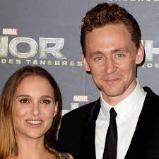 The actor is currently single, his starsign is aquarius and he is now 40 years of age. Natalie Portman Tom Hiddleston Ist Phanomenal Bunte De