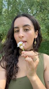 Elsa Grace's Instagram, Twitter & Facebook