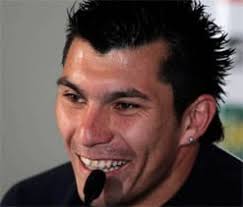 If dogs are a man's best friend, el pitbull is a defence's best friend. Chilean Pitbull Gary Medel Ready To Show His Bite For Inter Milan Football News Zee News