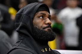 Josh Giddey's halfcourt heave at the buzzer gives Bulls 119-117 win over  the Lakers