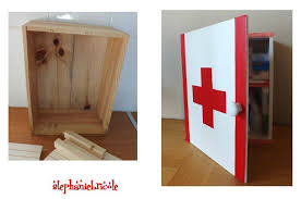 diy deco recup faire une armoire a pharmacie avec une caisse en bois stephanie bricole caisse bois armoire a pharmacie deco recup