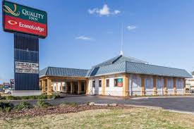 It operates more than 30 bread and bun bakeries in over 10 states and bakes and markets fresh breads, rolls and snack cakes under a variety of brand names. Quality Inn Suites Conference Center Hotel In Thomasville Ga