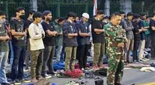 0 watchers9 page views0 deviations. Jadi Iman Salat Maghrib Pendemo Mayjen Tni Dudung Banjir Pujian Radar Bogor Berita Bogor Terpercaya