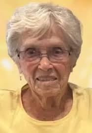 Jenny Applegate's Instagram, Twitter & Facebook