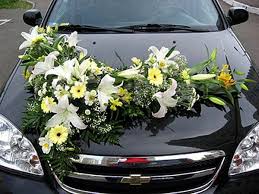 Pilihan kain batik dua warna pun menjadi paduan biarkan para bridesmaid berkreasi untuk atasannya yang membuat tampilan tradisional ini lebih modern dan menarik. Mesin Perkahwinan Hiasan Dengan Reben Dan Bunga Bagaimana Untuk Menghias Kereta Perkahwinan Dengan Tangan Anda Sendiri Foto