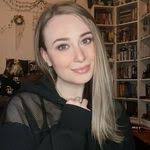 Nicole Bachner's Instagram, Twitter & Facebook