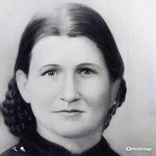 Elizabeth Fitkin's Instagram, Twitter & Facebook