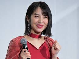 浜辺美波、来年の目標は“ふっ軽”「いろいろなところに出かけていきたい」 (2020年12月18日) - エキサイトニュース