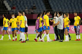 Brasileiras chegaram a ter 15 pontos de vantagem, mas canadenses diminuíram para seis faltando pouco tempo para o final da partida. Atpf33b6erzmym