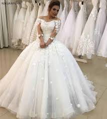 Luxus spitze ballkleid brautkleid 2017 schulterfrei prinzessin arabischen muslimischen arabischen braut brautkleid kleid hochzeitskleid bridal dress gown arab bridesbridal dress aliexpress. Bester Preis 2020 Neue Luxus Arabisch Eine Linie Brautkleider Off Schulter 1 2 Hulse Spitze 3d Floral Appliques Sweep Zug Plus Grosse Braut Kleid June 2021