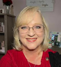 If you are looking for a Mary Kay Beauty Consultant, please do contact me.  I am 16 years in the business 👩‍💼 & love what I do!!