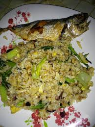 Kemudian masukkan isi ikan kembung.goreng sehingga garing. Ini Blog Azuin Yang Punya Nasi Goreng Ikan Rebus
