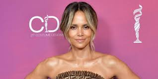 I want to do my hair so it looks like halle berry's in th latest harper's bazaar. Halle Berry Posts Her First Fitness Friday Of 2020 And Fans Swear It S A Thirst Trap Bet