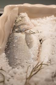 Preparare la ricetta del branzino al sale è facilissimo, richiede pochi ingredienti ed è anche salutare. Branzino Al Sale Ricetta Cravatte Ai Fornelli
