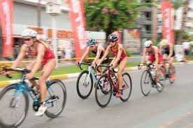 Ferdi bir spordur ve sporcu her bir branşa ait mesafeyi bitirir bitirmez kurallara uygun kıyafetlerini giymek için. Triatlon Bir Antrenman Metodu Brick Cyclist Turkiye