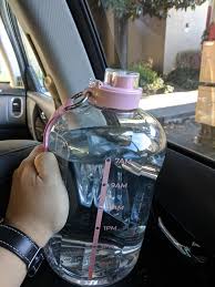 Drinking a gallon of water isn't easy. Started Drinking A Gallon Per Day A Week Ago Skin Has Cleared Joint Pain Has Quieted I M More Energetic And I Ve Somehow Lost 3 Lbs Thank You For Enlightening Me Homies Hydrohomies
