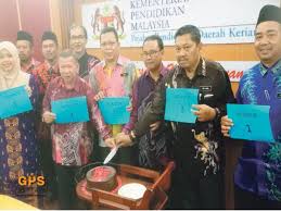 Ranking adalah berdasarkan kepada pencapaian mengikut gred purata maktab atau gpm berdasarkan kepada pencapaian sijil pelajaran malaysia tahun 2020. 734 Calon Spm 2017 Dapat Semua A Mb Ucap Tahniah Perak Gps Bestari